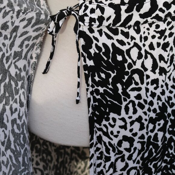 Scoop Black White Animal Print Ruffle Bell Sleeve Rayon Wrap Dress Sz S (4-6) - Picture 7 of 9